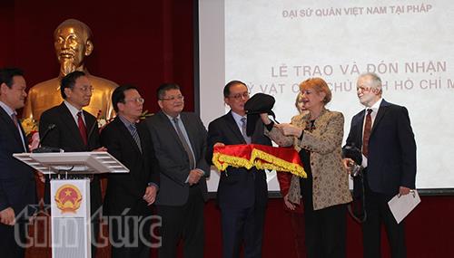 Đón nhận kỷ vật của Chủ tịch Hồ Chí Minh tại Pháp ảnh 1